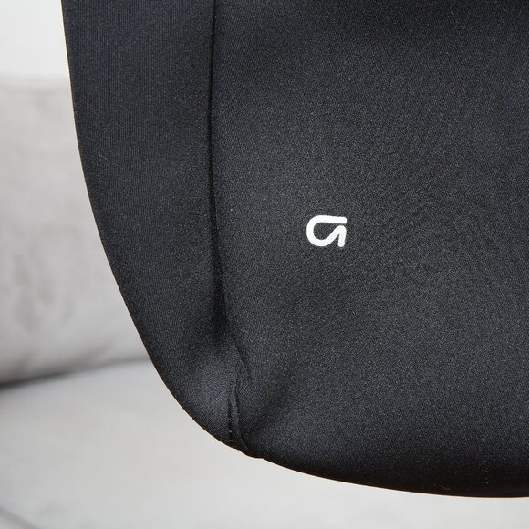 GAP FIT Breathable Mesh and Neoprene Gym Bag - Picture 9 of 11